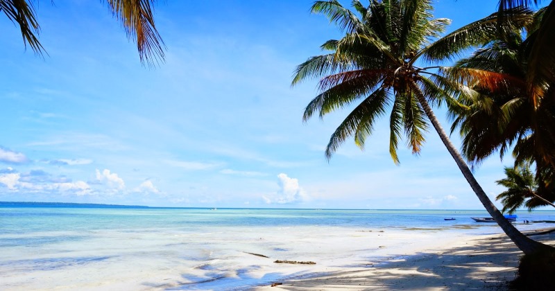 10 Wisata Pantai di Kalimantan Timur Paling Hits Dikunjungi
