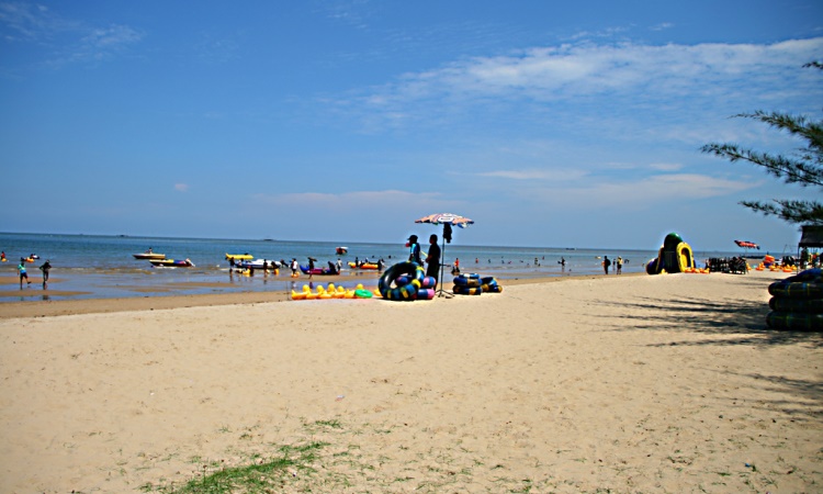 Pantai Manggar Segara Sari