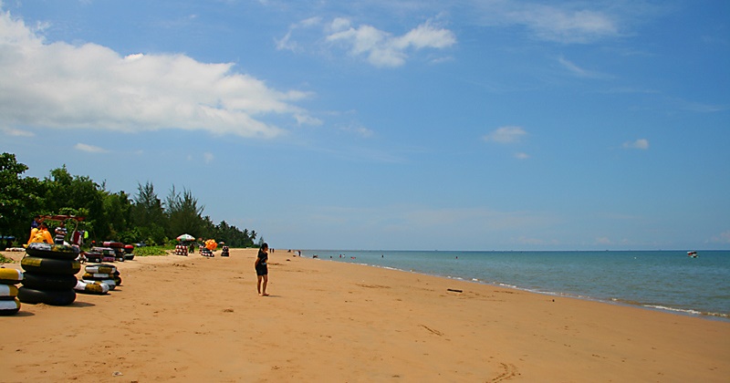 Pantai Manggar Segarasari