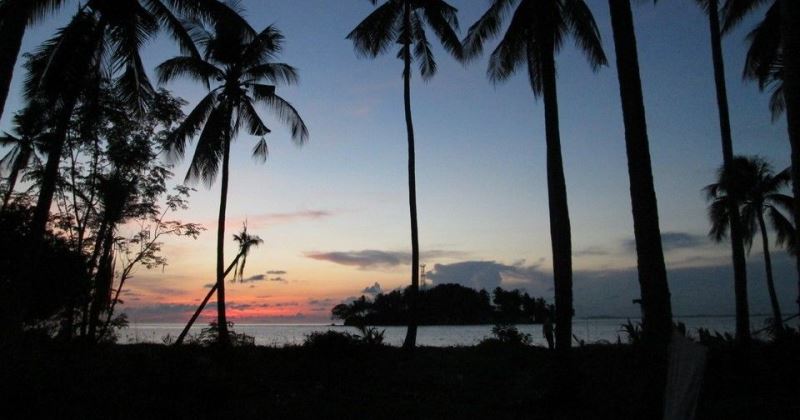 Menikmati Indahnya Sunset di Pulau Samber Gelap