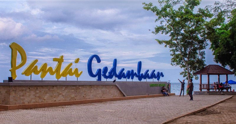 Pesona Keindahan Alam Pantai Gedambaan di Kotabaru