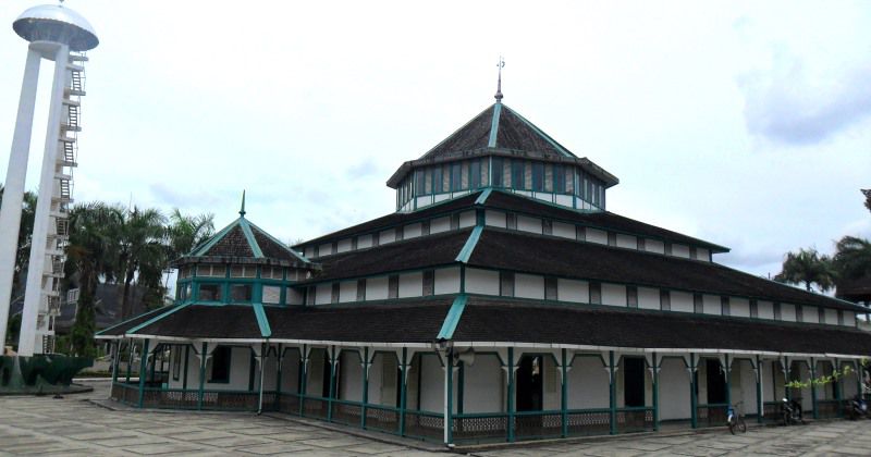 Masjid Jami’ Adji Amir Hasanoeddin, Masjid Bersejarah Bercorak Rumah Adat Kaltim