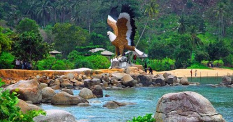Sinka Island Park, Wisata Pantai Berpadu Kebun Binatang di Singkawang