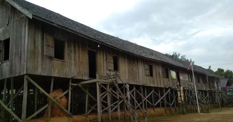 Rumah Betang Tambau