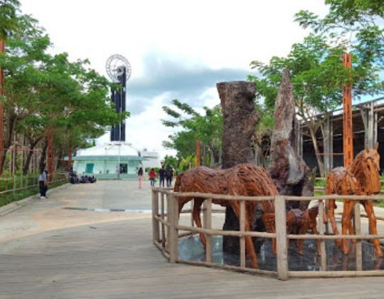 Khatulistiwa Park, Tempat Rekreasi Favorit & Sarana Edukasi di Pontianak