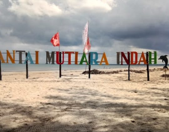 Pantai Mutiara Indah, Pesona Pantai Pasir Putih Nan Eksotis di Kutai Kartanegara