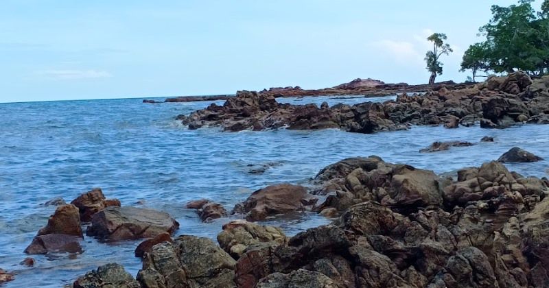 Daya Tarik Dimiliki Pantai Tanjung Batu Ketapang