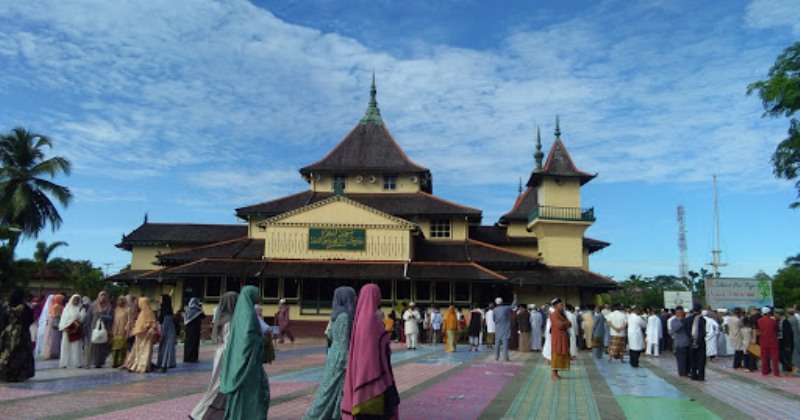 Kegiatan Menarik Di Wisata Religi Masjid Jami Keraton Sambas