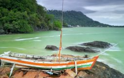 Pantai Tanjung Kemuning, Objek Wisata Bahari yang Menawan di Sambas