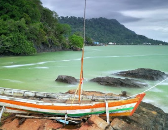 Pantai Tanjung Kemuning, Objek Wisata Bahari yang Menawan di Sambas