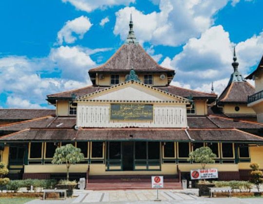 Masjid Jami Keraton Sambas, Masjid Megah dengan Desain Arsitektur Gaya Melayu