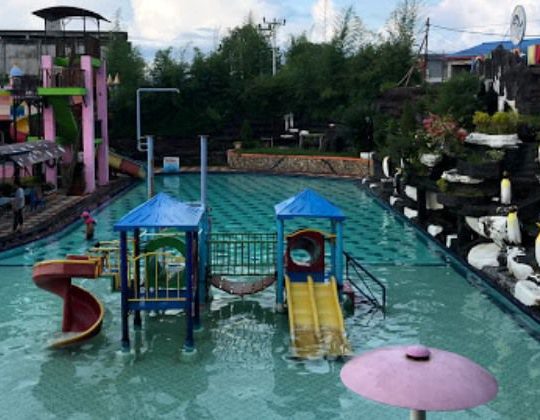 Serantung Water Park, Taman Rekreasi Air Favorit Liburan Keluarga di Sintang