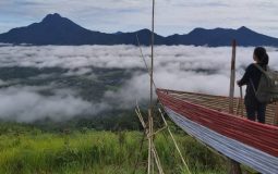 Bukit Gampo, Menikmati Panorama Alam Eksotis dari Ketinggian di Bengkayang