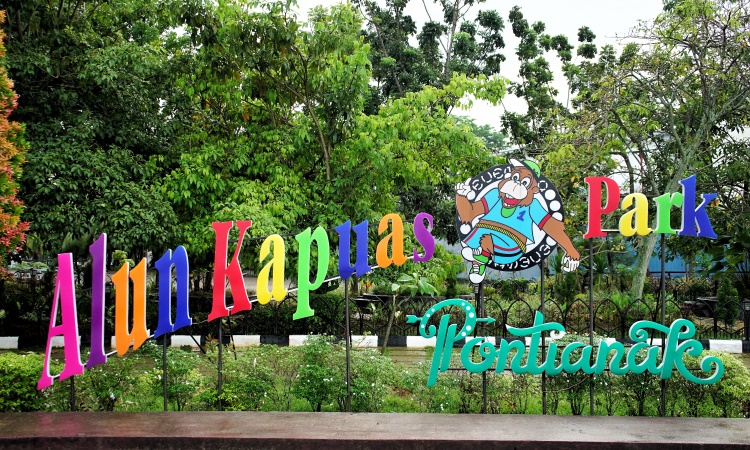 Alamat Taman Alun-Alun Kapuas