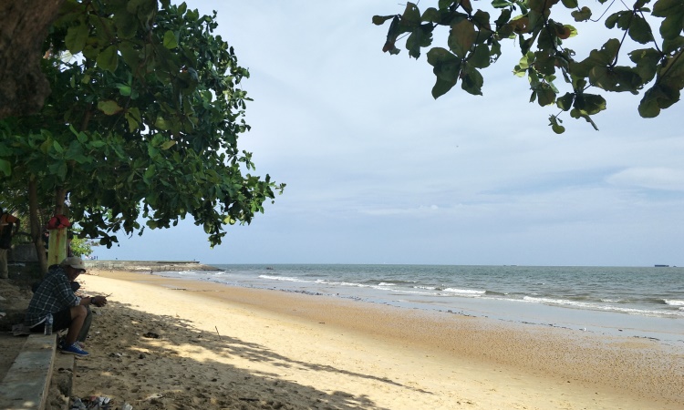 Kegiatan di Pantai Banua Patra