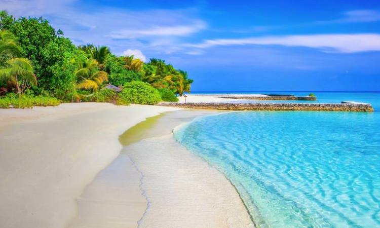 7 Wisata Pantai di Ternate yang Paling Hits
