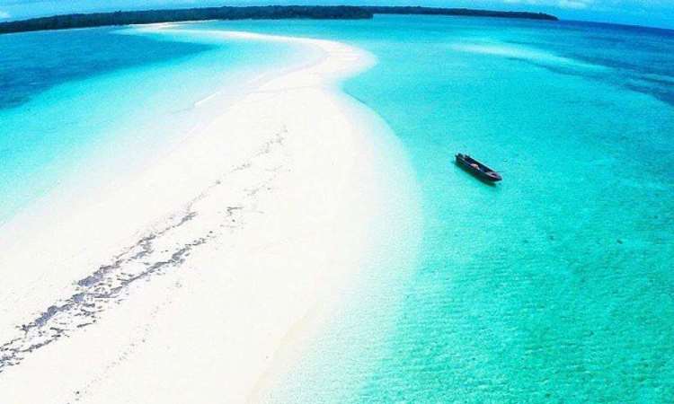 Pantai Ngurtafur Maluku
