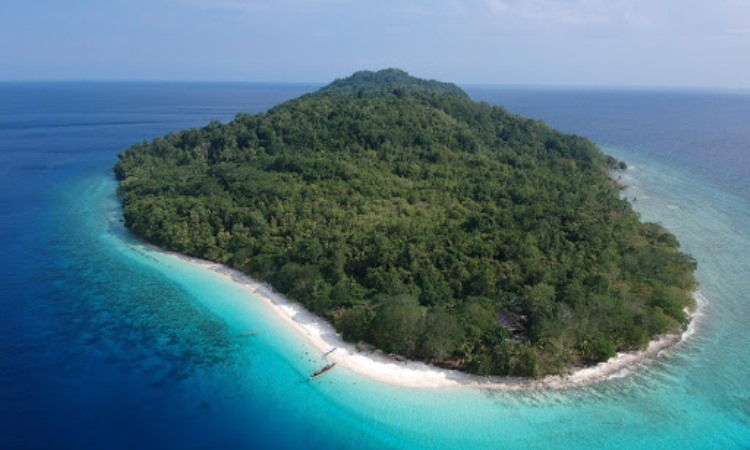 Pulau Molana Maluku