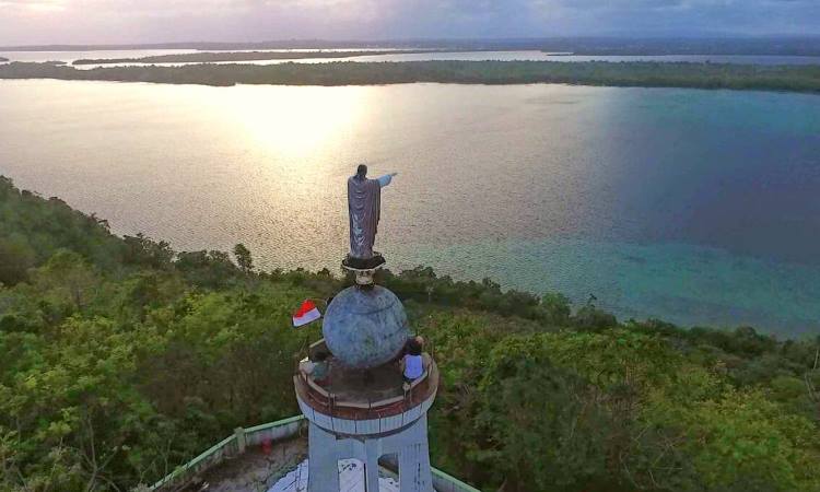 Bukit Masbait, Objek Wisata Religi dengan Panorama Alam yang Indah di Maluku - Maluku ID