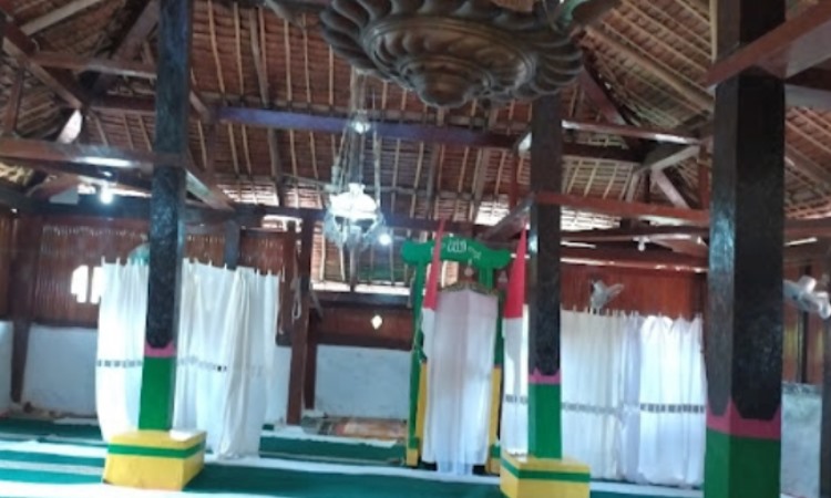 Kegiatan Menarik Di Masjid Wapauwe Maluku