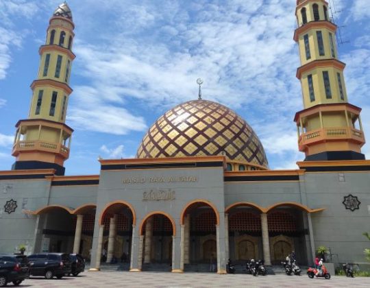 Masjid Raya Al-Fatah, Masjid Ikonik dengan Arsitektur Bergaya Arab di Ambon