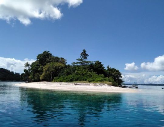 Pulau Guraici, Surga Bahari Tersembunyi Nan Eksotis di Halmahera Selatan