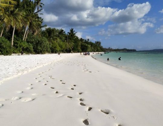 Pantai Ngur Sarnadan, Pantai Indah dengan Pasir Putih Eksotis di Maluku