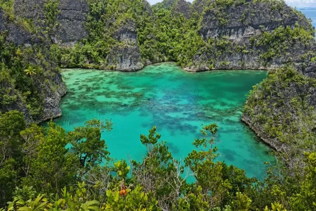 Mengenal Telaga Eksotis di Raja Ampat