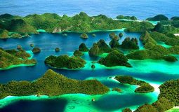 10 Pantai Terindah di Papua Barat yang Wajib Dikunjungi