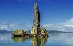 Batu Pensil, Destinasi Wisata Favorit dengan Bentuk Batu yang Unik di Raja Ampat