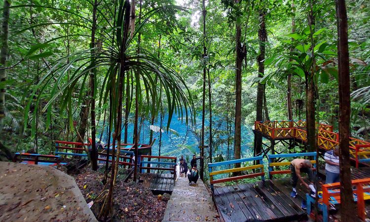 Tiket Masuk di Telaga Biru Samares