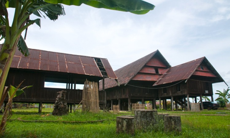 Rumah Adat Saoraja Lapinceng