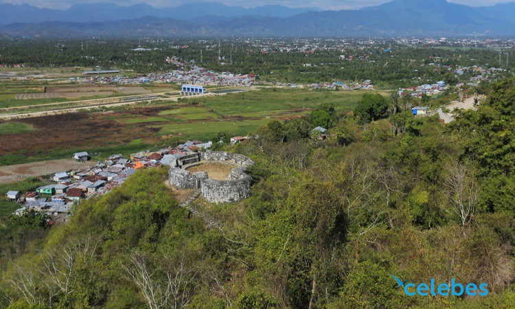 Wisata Sejarah Benteng Otanaha di Gorontalo