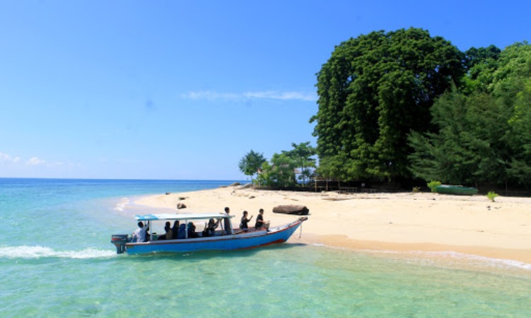 Hal Menarik Pulau Samalona
