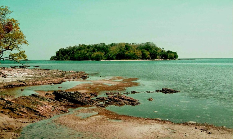 Keindahan Panorama Terumbu Karang & Spot Foto di Pulau Dutungan