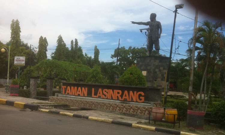 Monumen Lasinrang