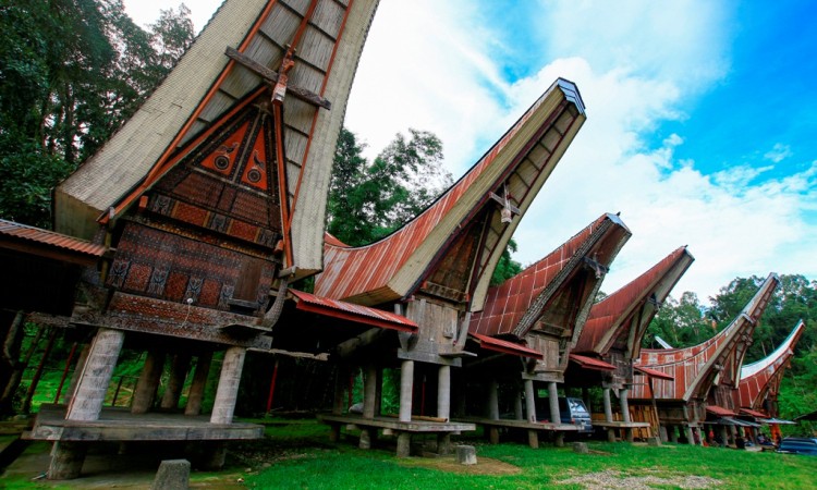 Tongkonan – Fakta Rumah Adat Tana Toraja yang Penuh Makna