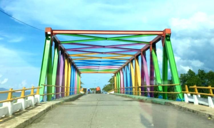 Jembatan Pelangi Kolaka