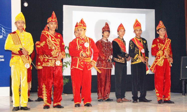 4 Pakaian Adat Sulawesi Tengah