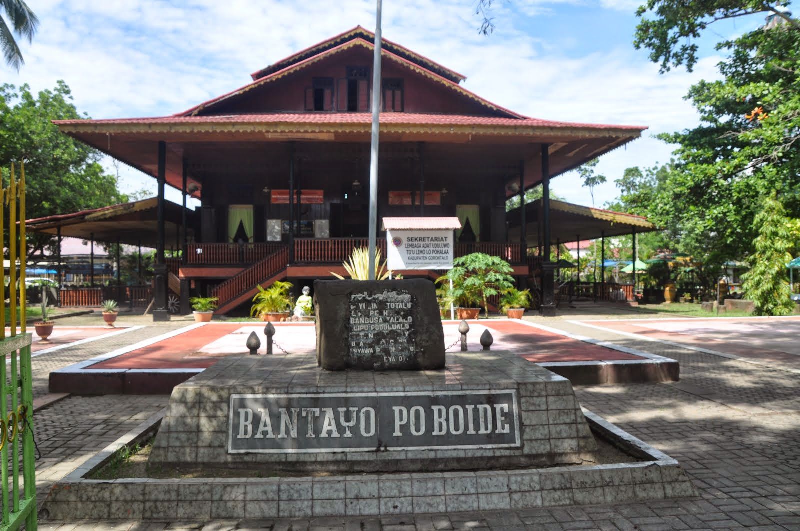 Rumah Adat Bantayo Poboide Gorontalo