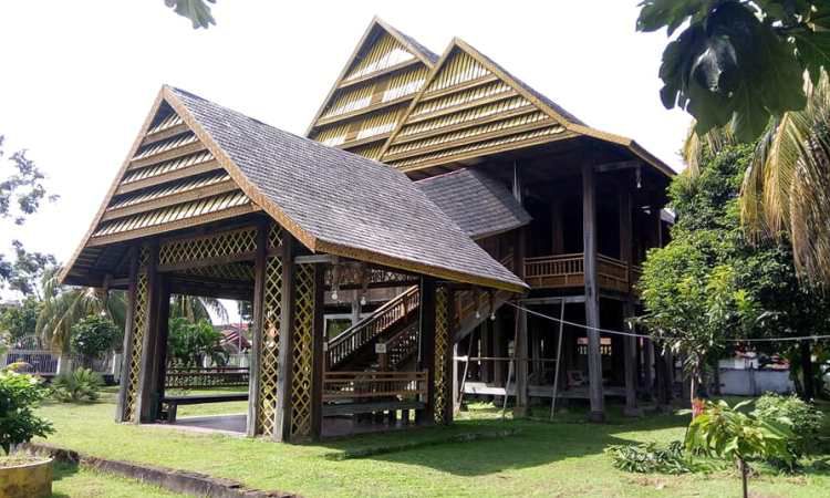 Nama rumah adat suku bugis