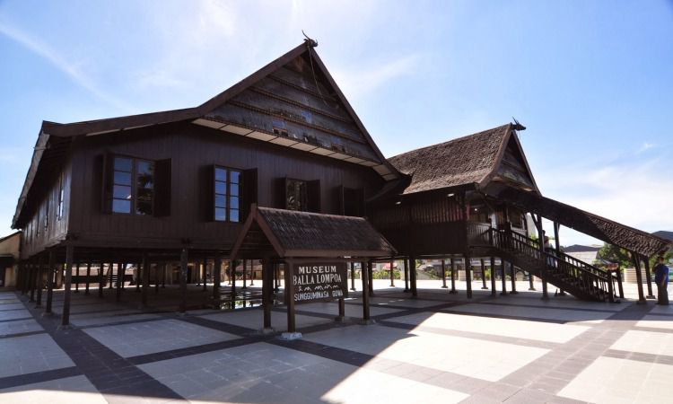 Rumah Adat Khas Suku Makassar