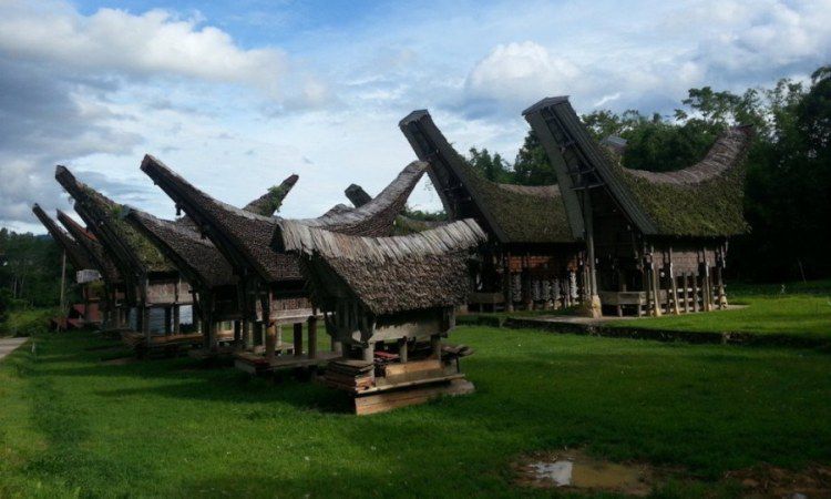 5 Rumah Adat Khas Sulawesi Selatan