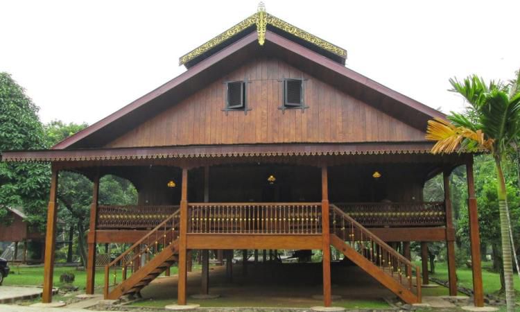 Rumah Adat Walewangko