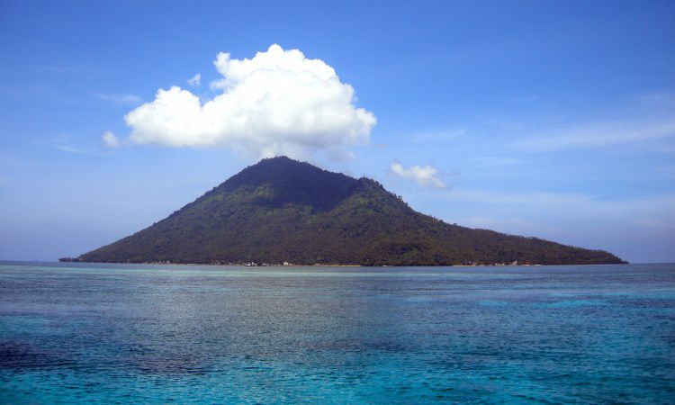 Cara Menuju Pulau Manado Tua
