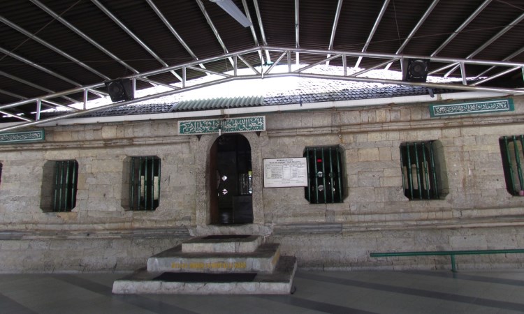 Antusias Masyarakat Mengunjungi Masjid Bersejarah