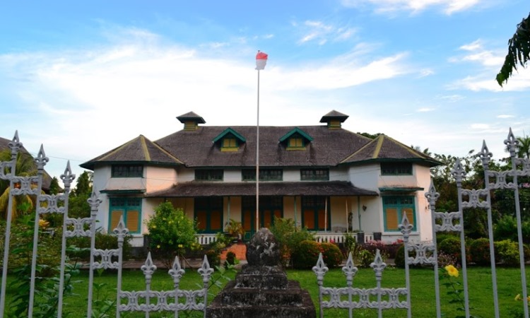 Menilik Warisan Budaya Kerajaan Luwu di Museum Batara Guru