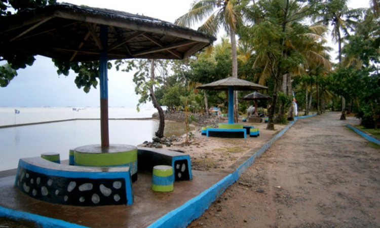 Pesona Keindahan Pantai Labombo di Kota Palopo