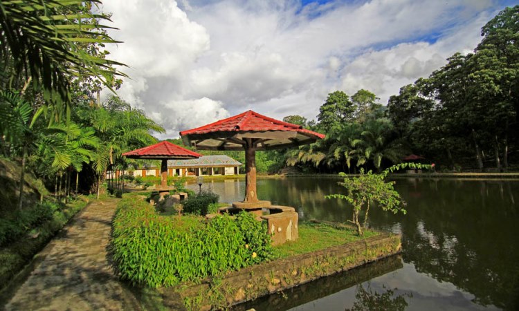 Bukit Jati Gentungan, Destinasi Wisata Air Favorit di Mamuju