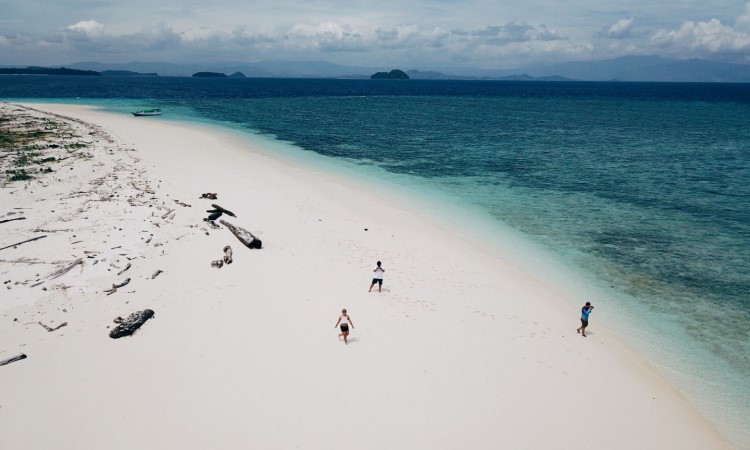 Pulau Bogisa Gorontalo, Pulau Cantik yang Membelah Lautan